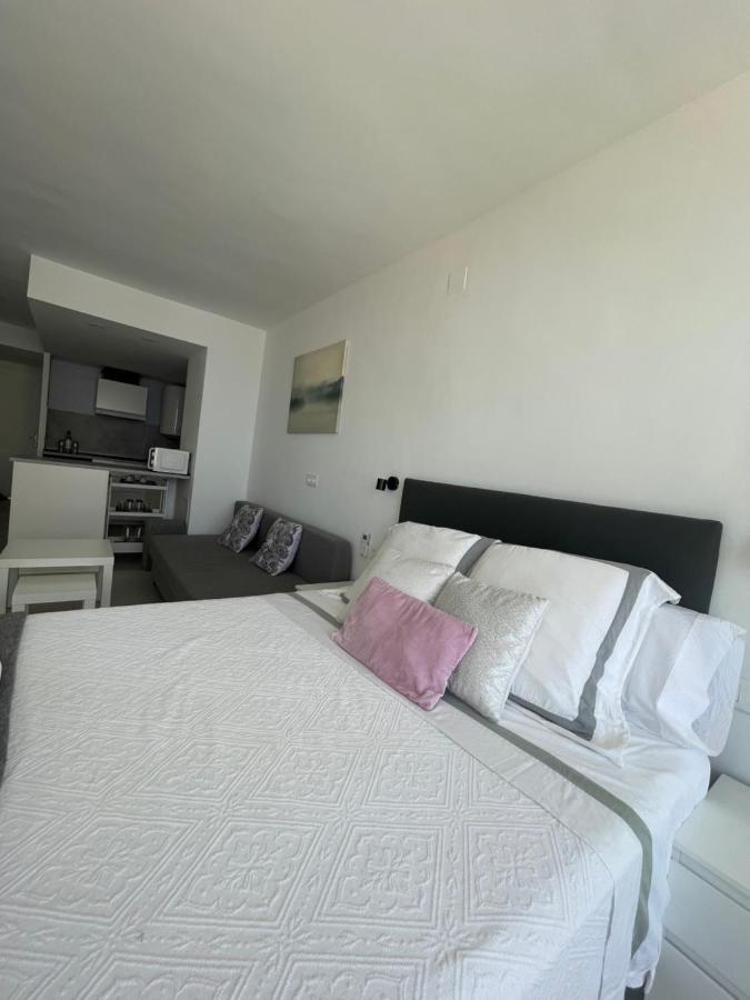 Apartamento Con Vistas Al Mar A Metros De La Playa Carihuela Soleil Appartement Torremolinos Buitenkant foto