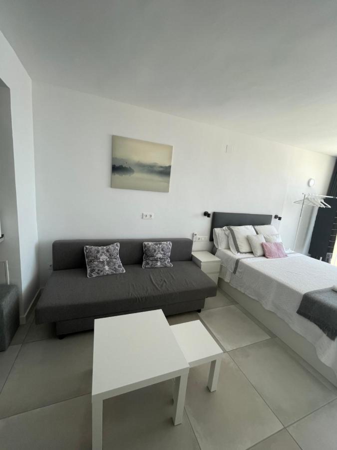 Apartamento Con Vistas Al Mar A Metros De La Playa Carihuela Soleil Appartement Torremolinos Buitenkant foto