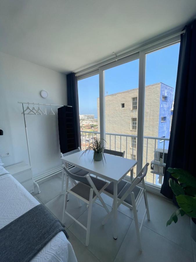 Apartamento Con Vistas Al Mar A Metros De La Playa Carihuela Soleil Appartement Torremolinos Buitenkant foto
