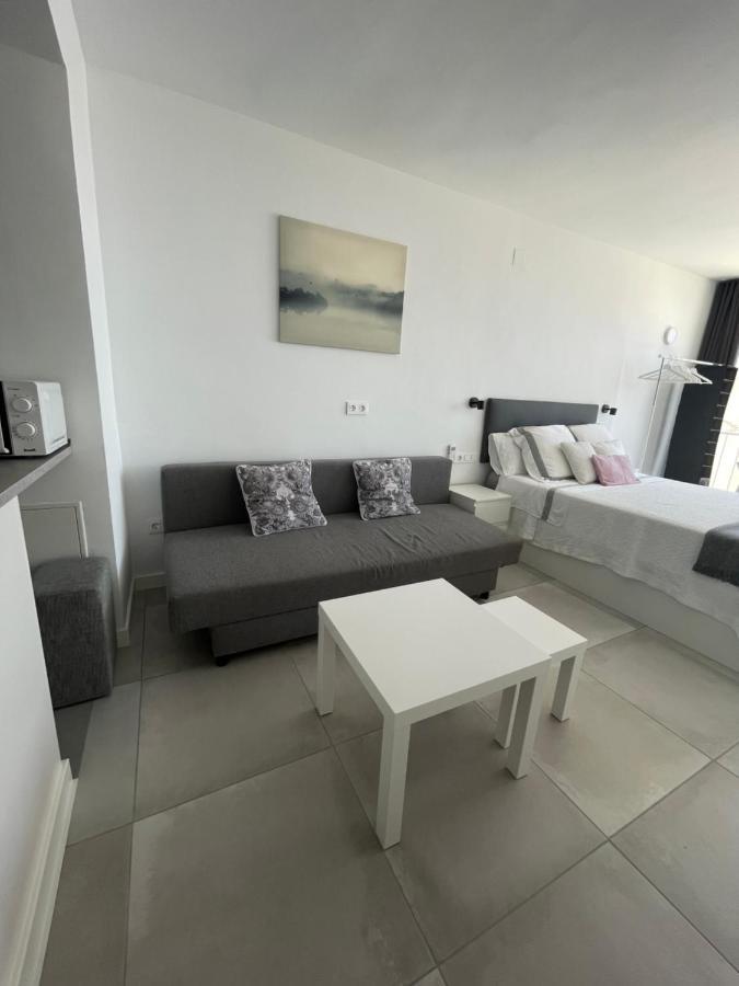 Apartamento Con Vistas Al Mar A Metros De La Playa Carihuela Soleil Appartement Torremolinos Buitenkant foto