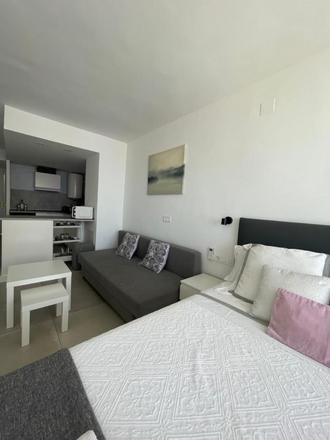 Apartamento Con Vistas Al Mar A Metros De La Playa Carihuela Soleil Appartement Torremolinos Buitenkant foto